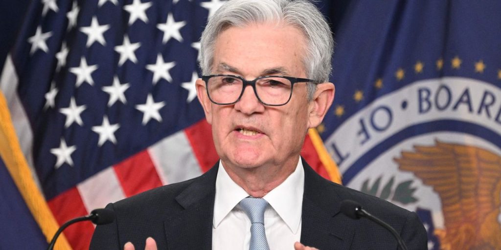 Fed ostrzega przed „niską” płynnością na rynku skarbowym o wartości 24 bilionów dolarów w najnowszym raporcie o stabilności finansowej