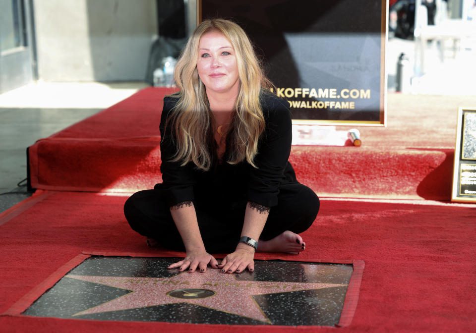 Aktorka Christina Applegate podczas odsłonięcia swojej gwiazdy w Hollywood Walk of Fame w Los Angeles, USA, 14 listopada 2022 r. REUTERS / Mario Anzoni