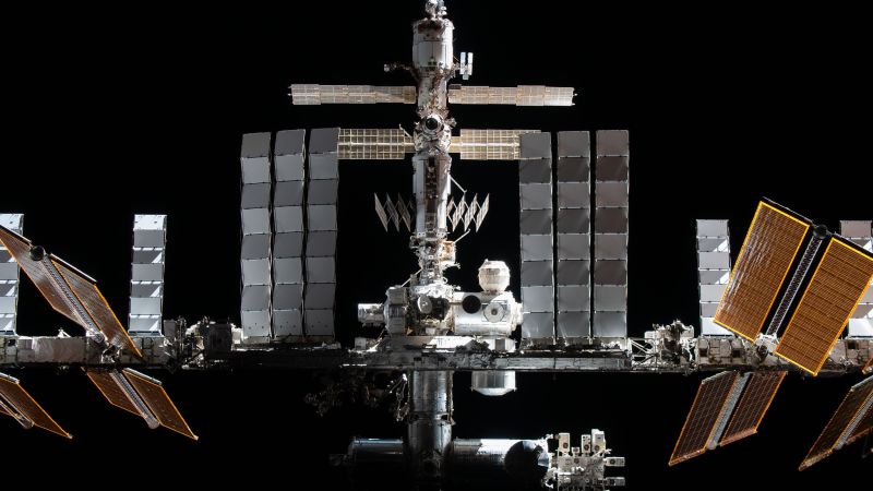 Międzynarodowa Stacja Kosmiczna: amerykańscy astronauci Cassada i Rubio wychodzą poza stację kosmiczną