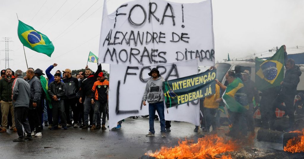 Rząd Brazylii dąży do uwolnienia kierowców ciężarówek z blokady probolsonaro