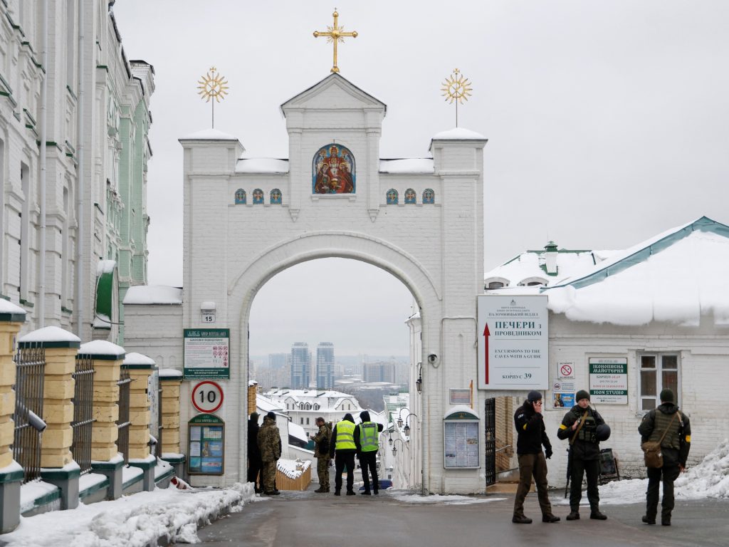 Ukraina dokonuje nalotu na 1000-letni wspierany przez Rosję klasztor w Kijowie |  Wiadomości o wojnie między Rosją a Ukrainą