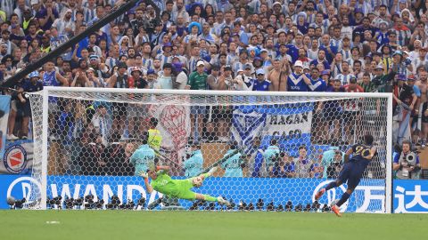 Martinez obronił rzut karny od Kingsleya Comana z Francji w finale mistrzostw świata.  