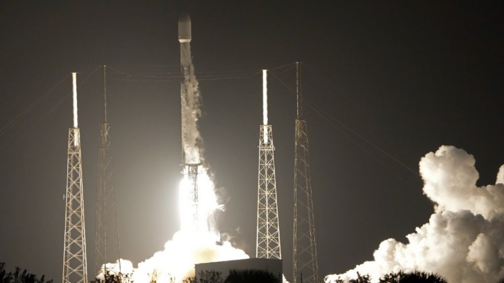 SpaceX rozpoczyna specjalną misję na Księżyc
